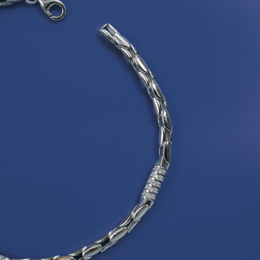 Sleek Shine Link Bracelet – 925 Silver with Embedded Zircon Highlights