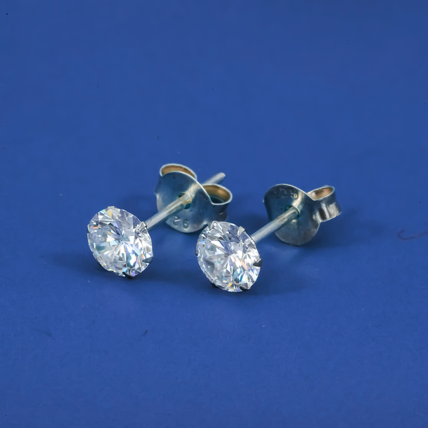 Classic Round-Cut Solitaire Unisex Stud Earrings in 925 Sterling Silver