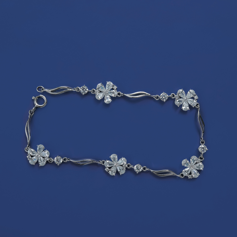 Bloom Shine Bracelet – Floral Zircon Elegance in 925 Silver