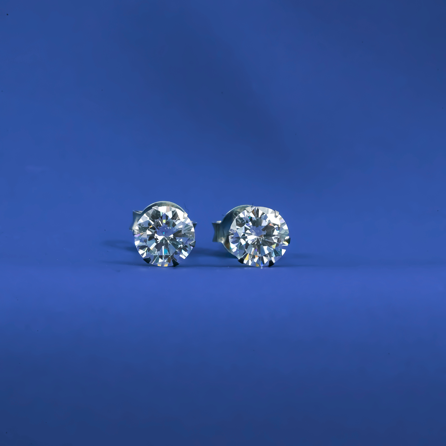 Classic Round-Cut Solitaire Unisex Stud Earrings in 925 Sterling Silver